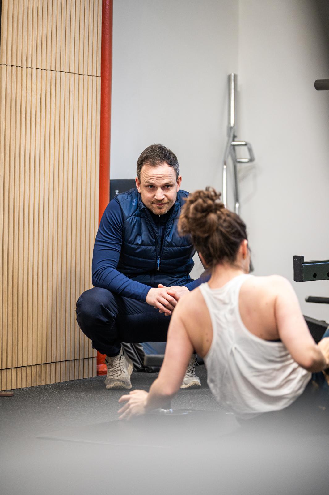 Health by Science coach providing clinical feedback and encouragement during a rehabilitation-focused personal training Edinburgh session.