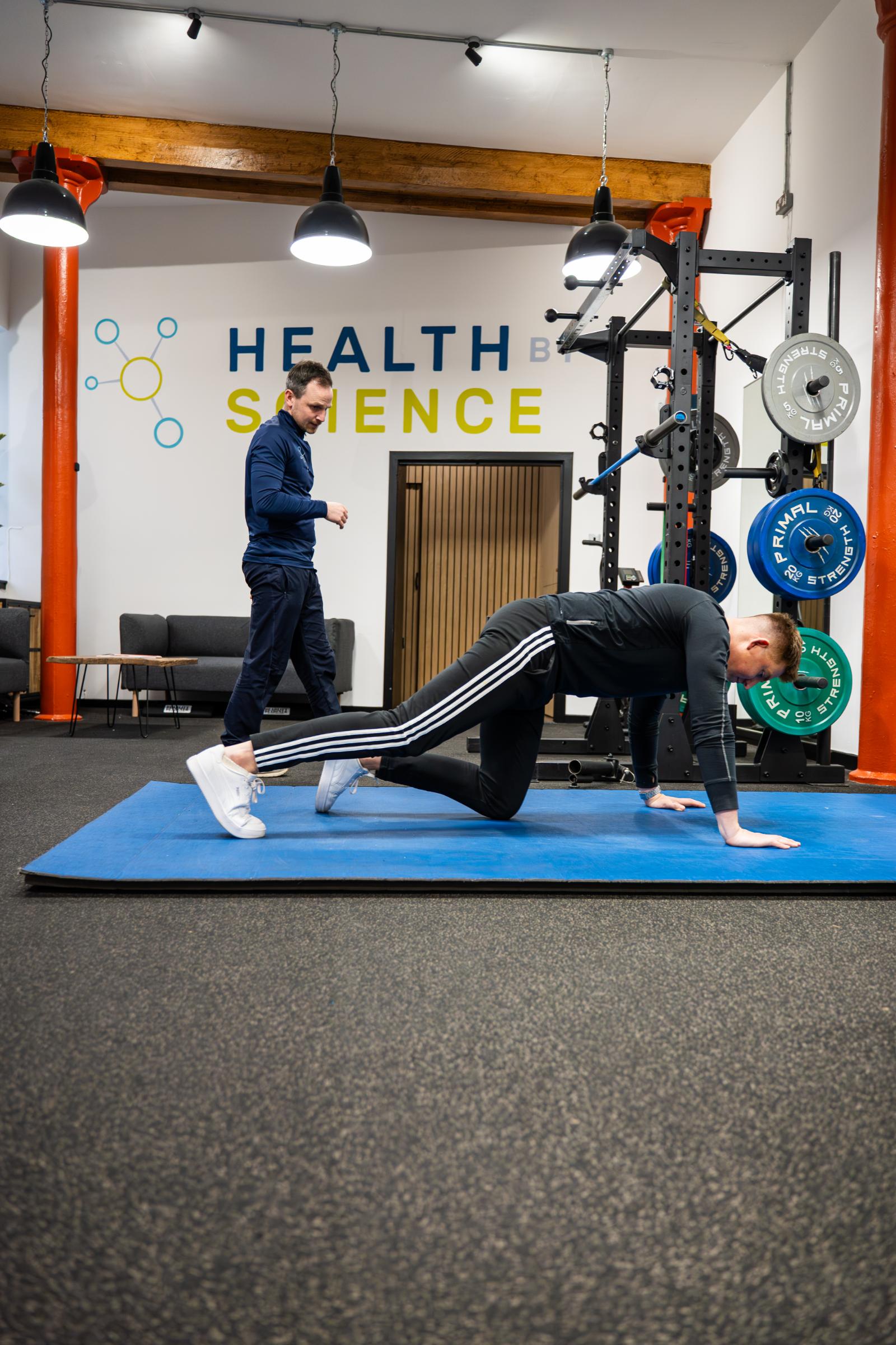 Clinical supervision of a quadruped-based core stability exercise at our specialized Leith rehabilitation gym facility.